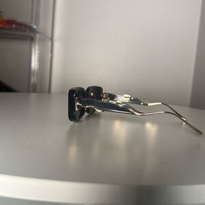 Dezi drippy sunglasses